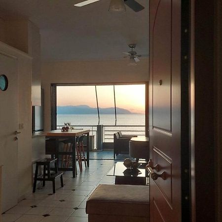 Appartamento Loutraki Bay Esterno foto