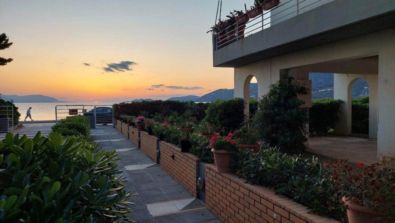 Appartamento Loutraki Bay Esterno foto
