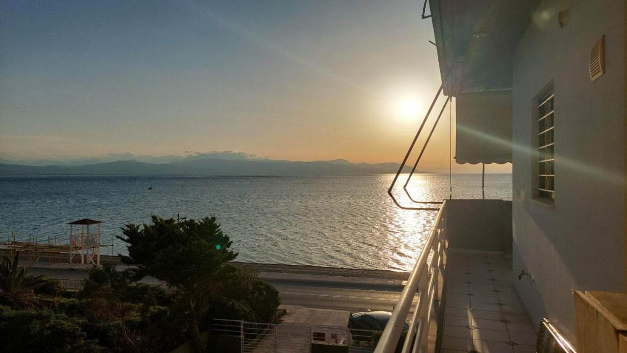 Appartamento Loutraki Bay Esterno foto